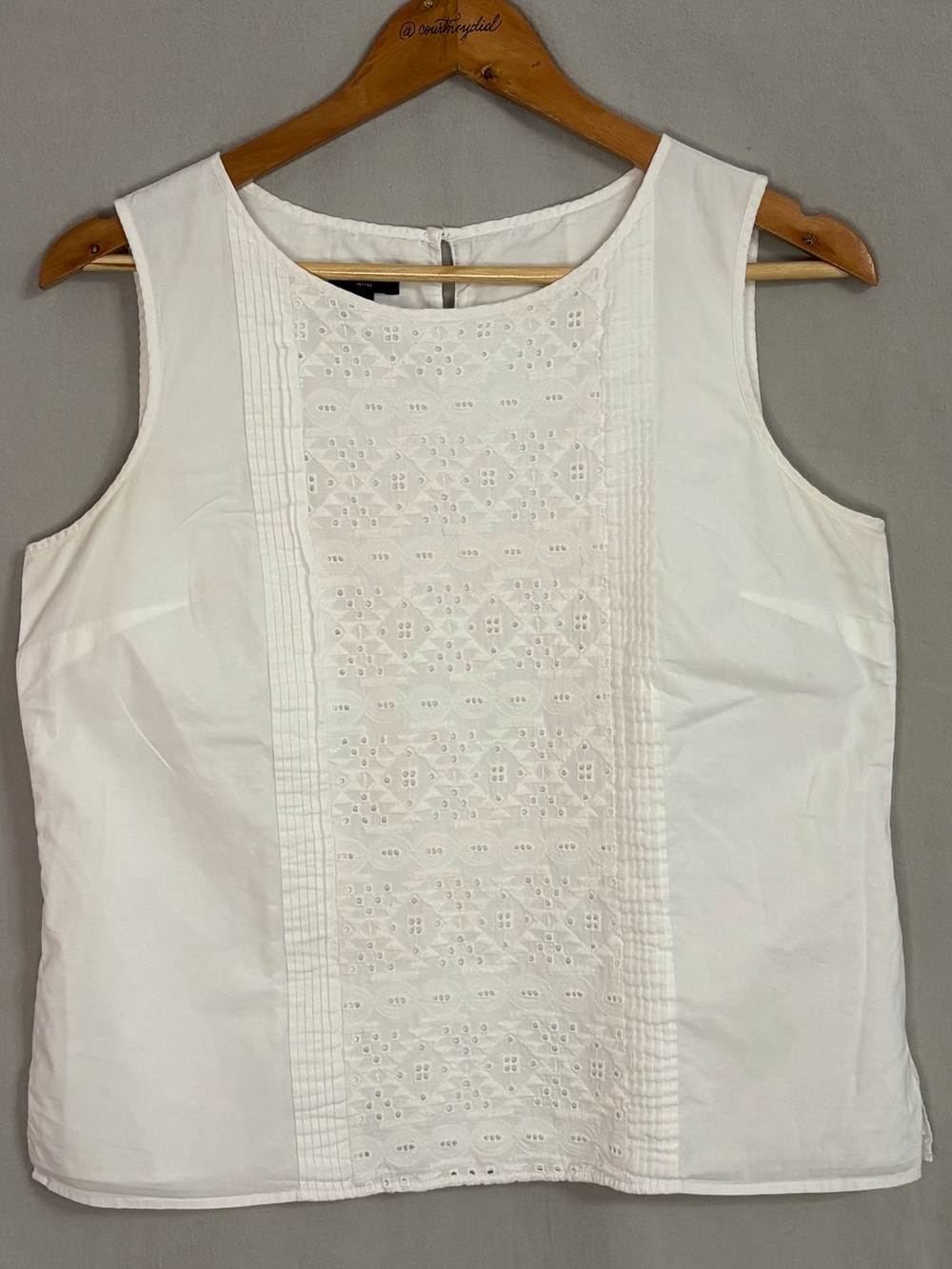 Talbots White Eyelet and Pleat Front, Keyhole Back Cotton Sleeveless Blouse - 8P